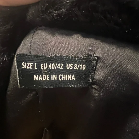 Faux fur coat - Picture 6 of 8